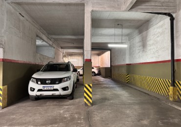 Excelente cochera cubierta doble en Facultad de Medicina